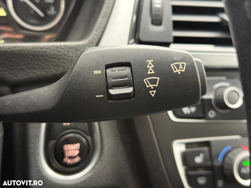 BMW Seria 3 318d xDrive Luxury Line - 32