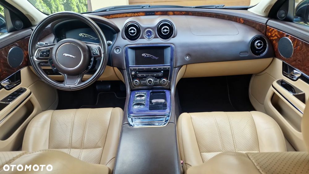 Jaguar XJ - 16