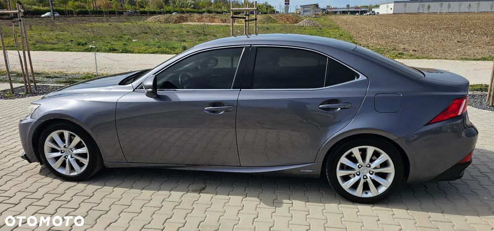 Lexus IS 300h Elegance - 16