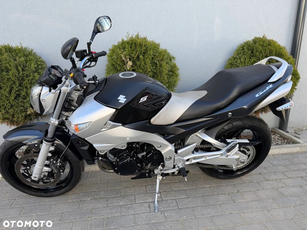 Suzuki GSR - 7