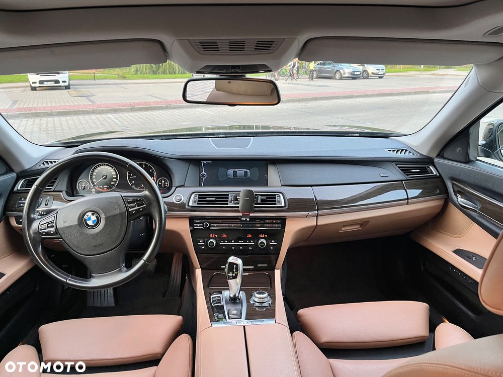 BMW Seria 7 730d - 12