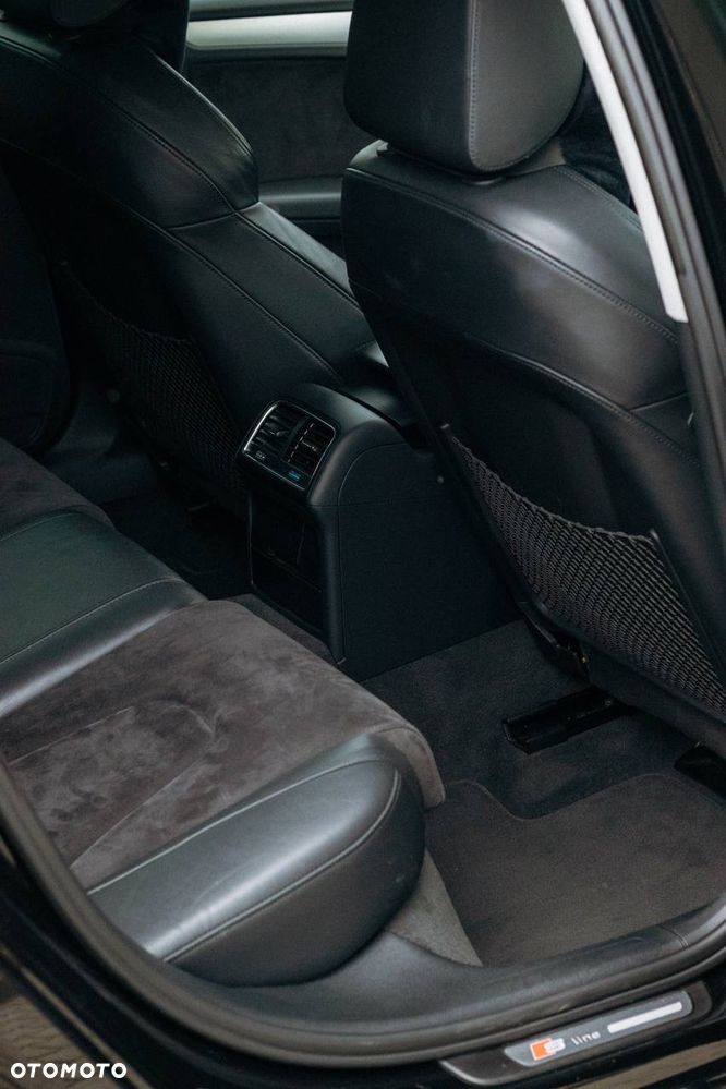 Audi A4 Avant 2.0 TDI Quattro S tronic - 9