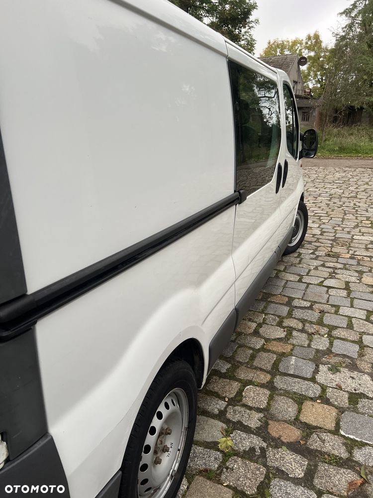 Opel Vivaro 2.5 CDTI L2H1 - 17