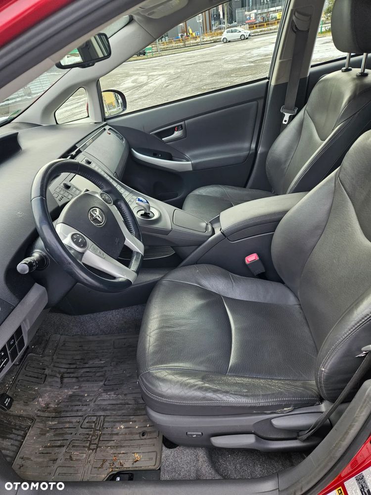 Toyota Prius (Hybrid) Executive - 13