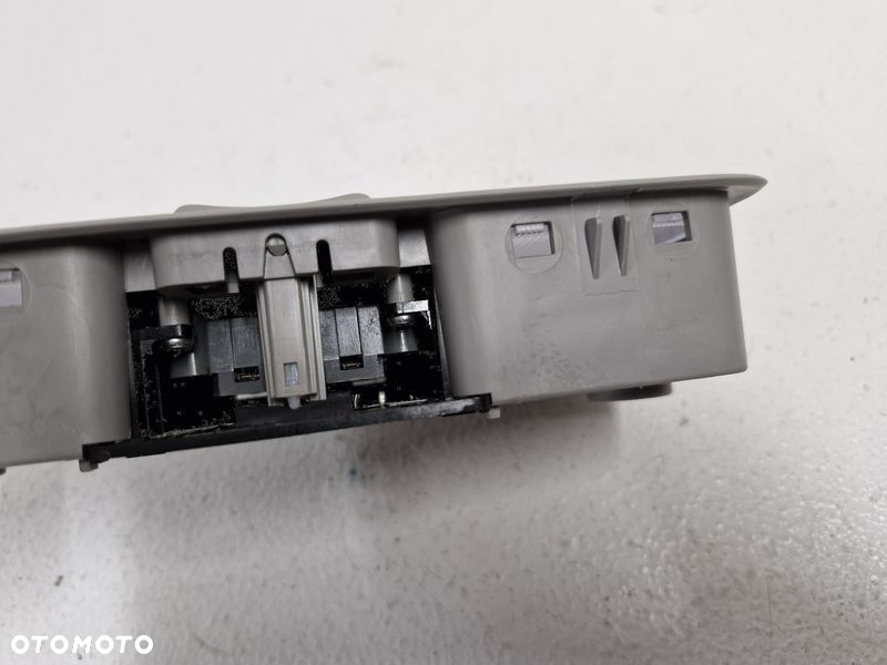 HYUNDAI IX20 LAMPKA PODSUFITKI OŚWIETLENIE KABINY PRZEŁĄCZNIK SZYBERDACHU - 6