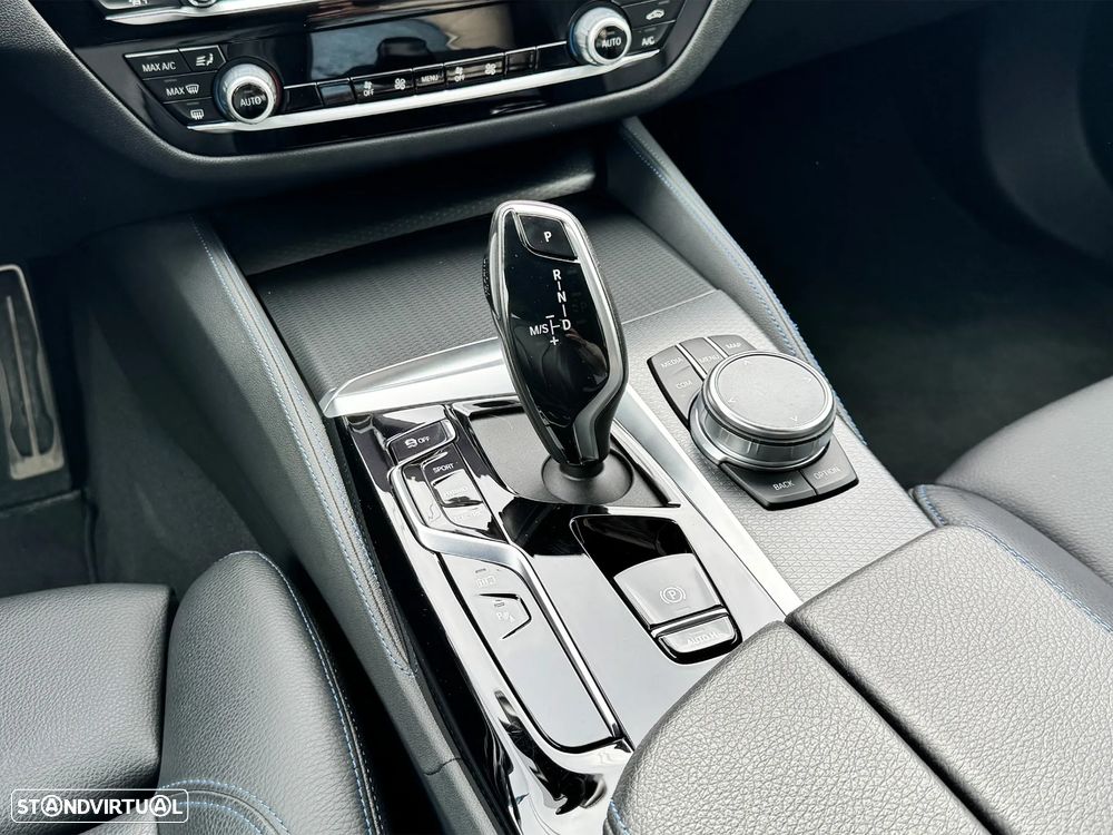 BMW 530 e Pack Desportivo M - 17