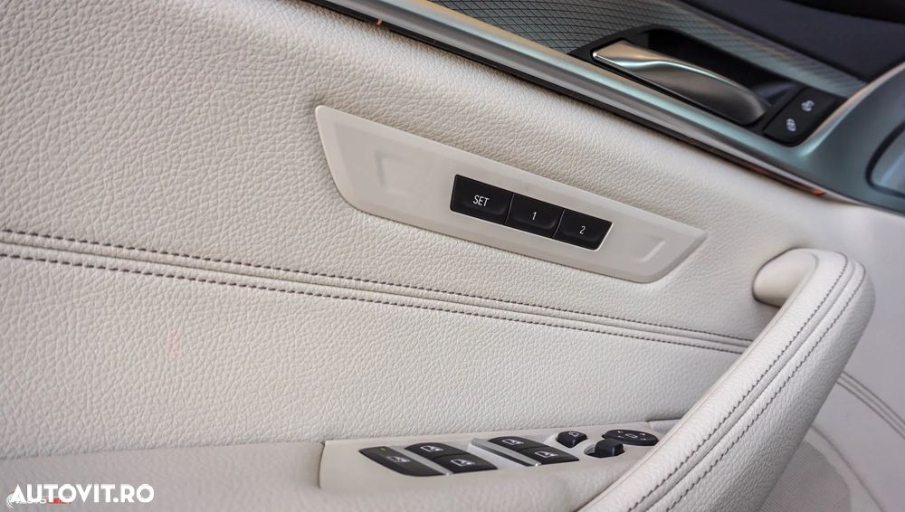 BMW Seria 5 530i xDrive AT - 24