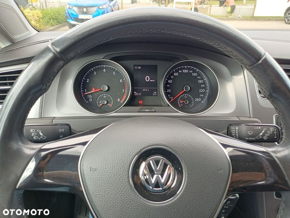 Volkswagen Golf - 22