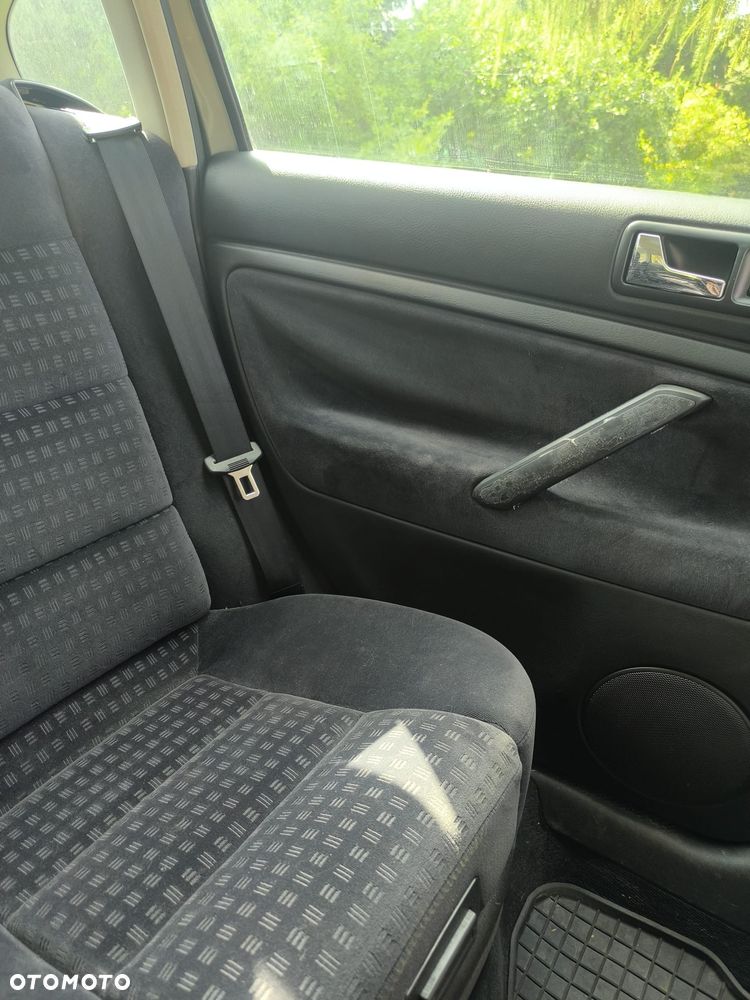 Volkswagen Passat 1.6 Comfortline - 19