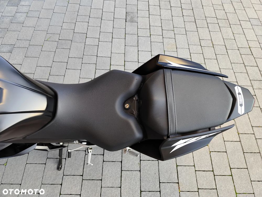 Yamaha YZF - 17