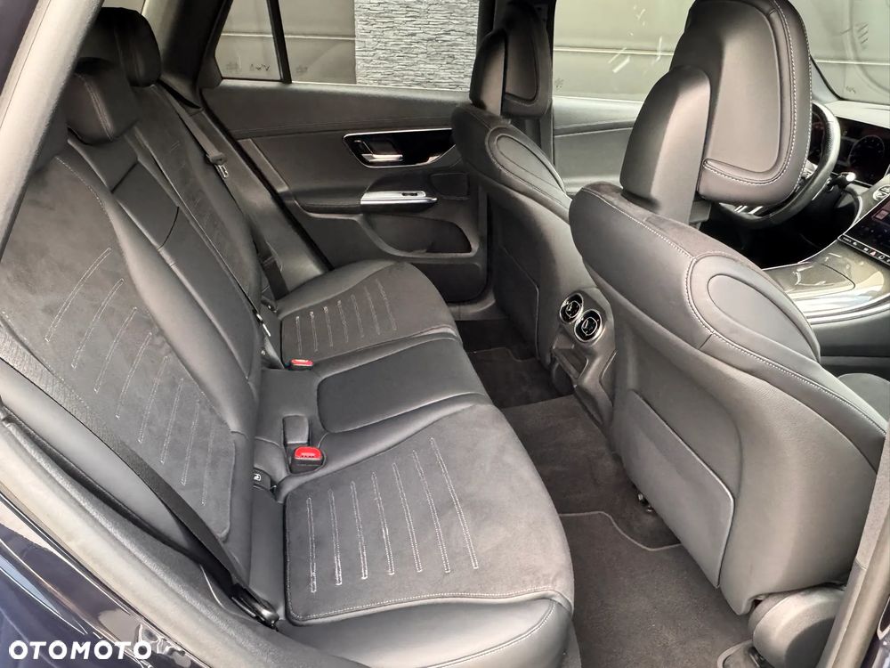Mercedes-Benz GLC 300 4Matic 9G-TRONIC AMG Line Advanced - 18