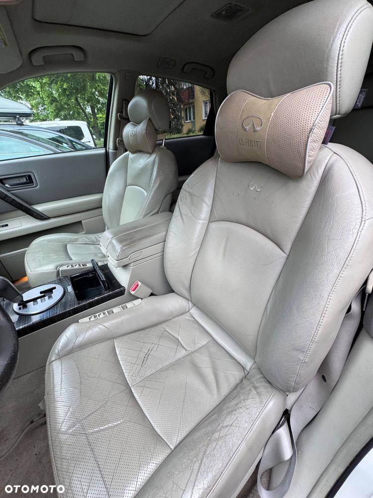 Infiniti FX - 12