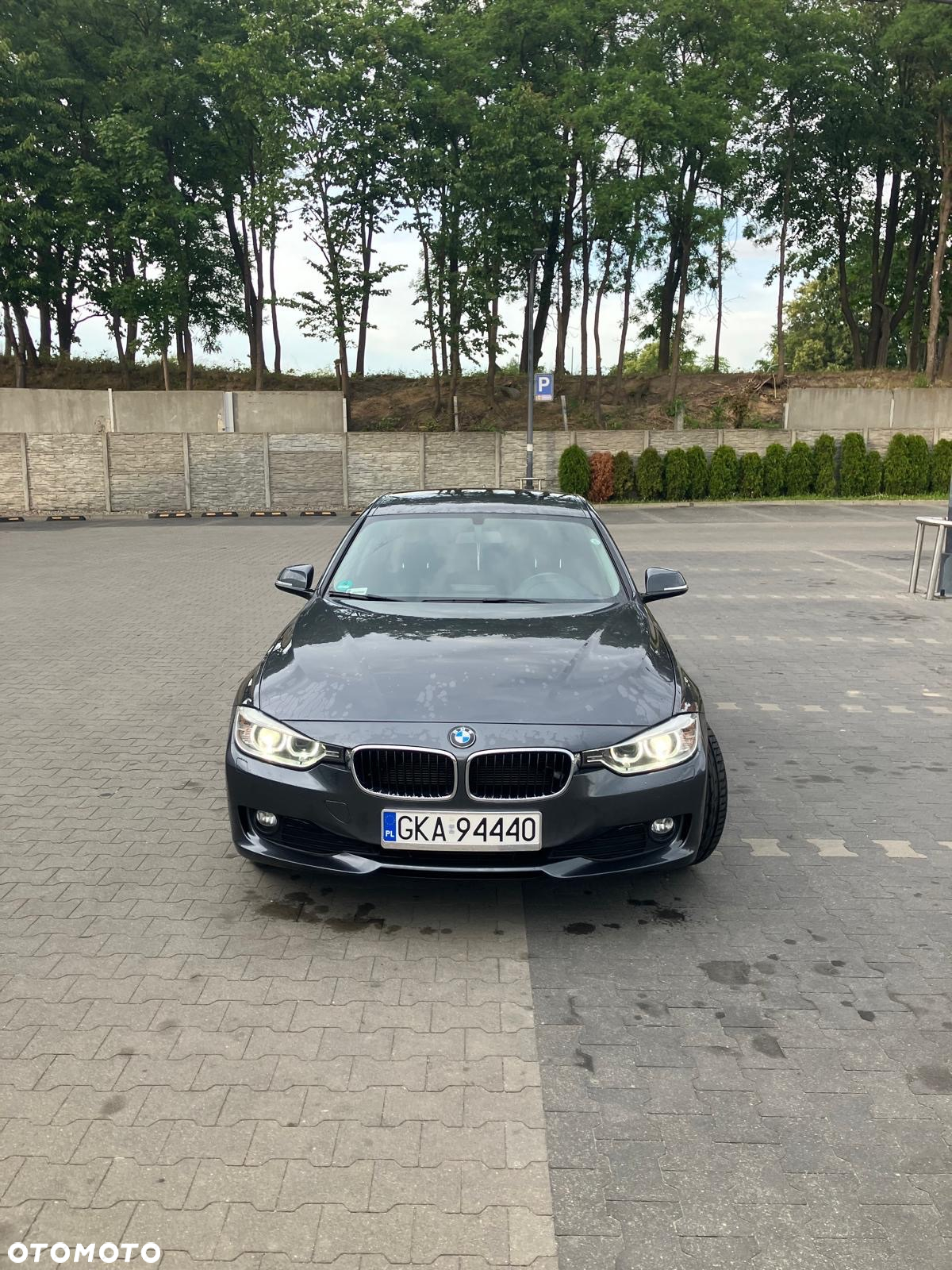BMW Seria 3 318d - 11