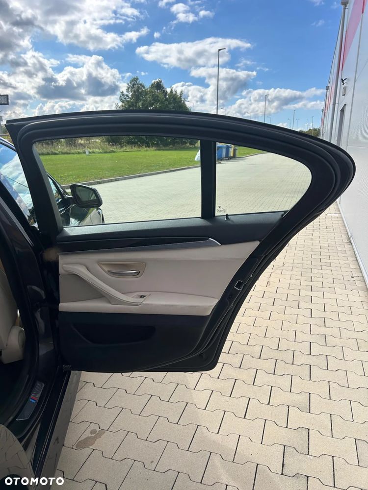 BMW Seria 5 535i xDrive Sport-Aut - 13