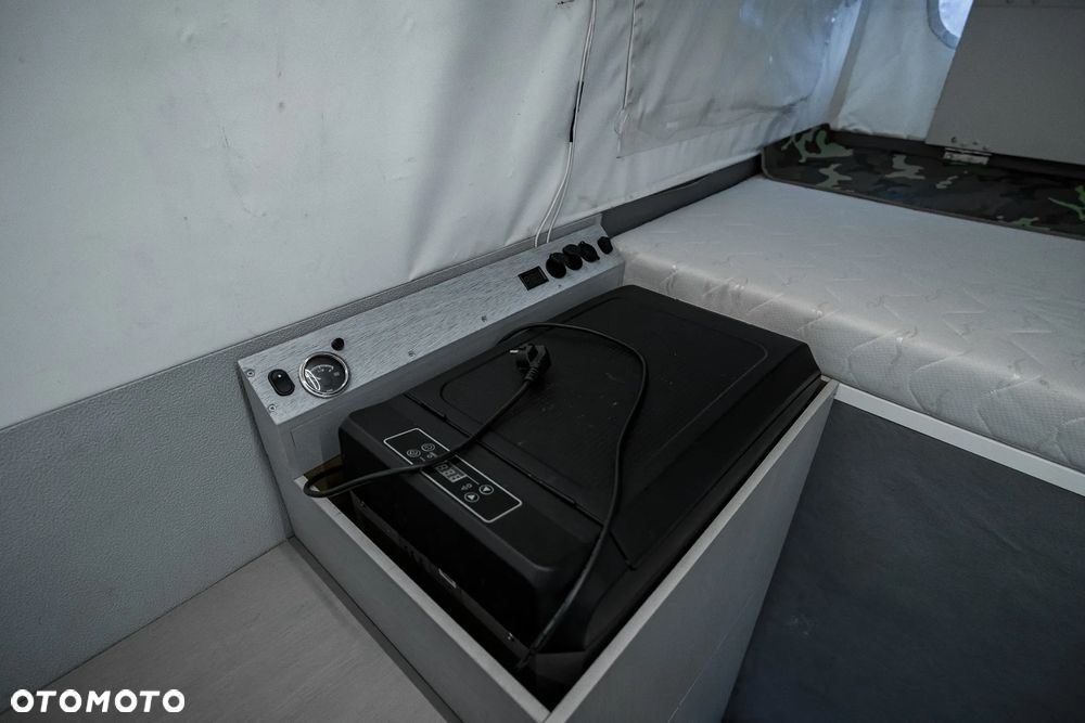 Toyota Hilux 4x4 Extra Cab - 28