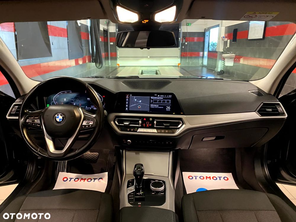 BMW Seria 3 320d Sport - 17