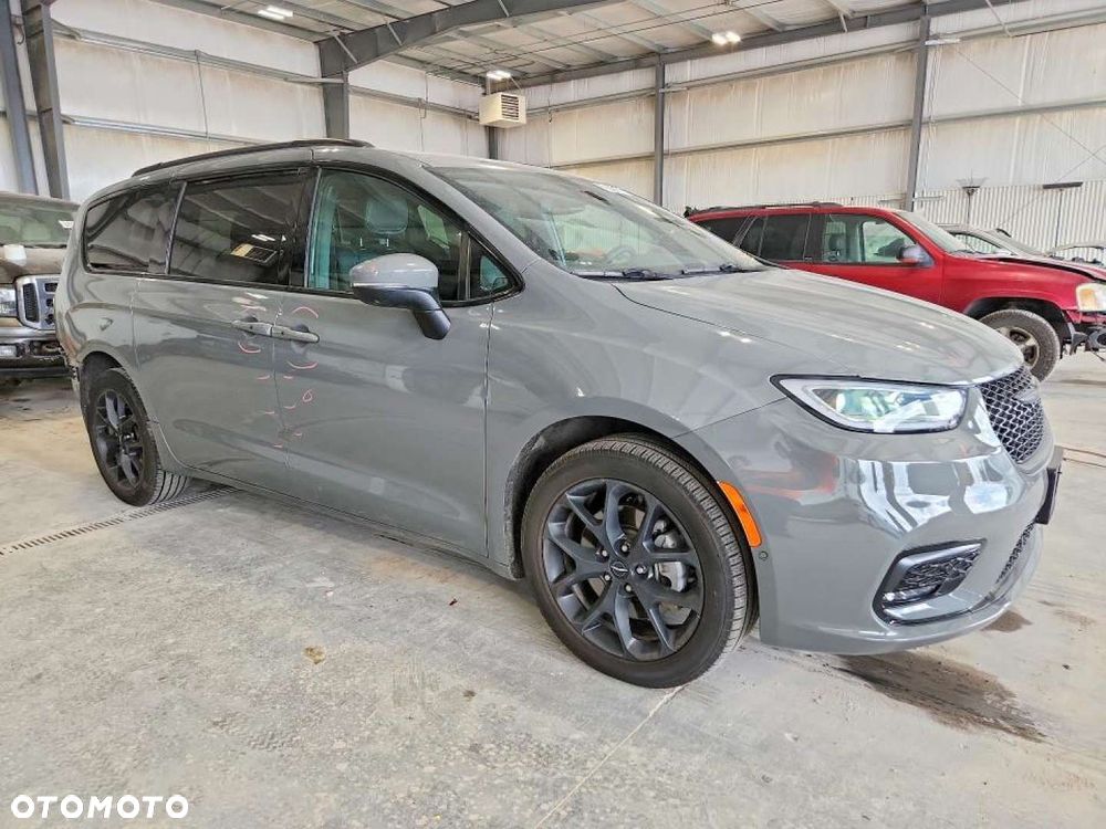 Chrysler Pacifica - 3