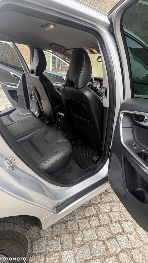 Volvo XC 60 2.4D AWD Momentum - 7