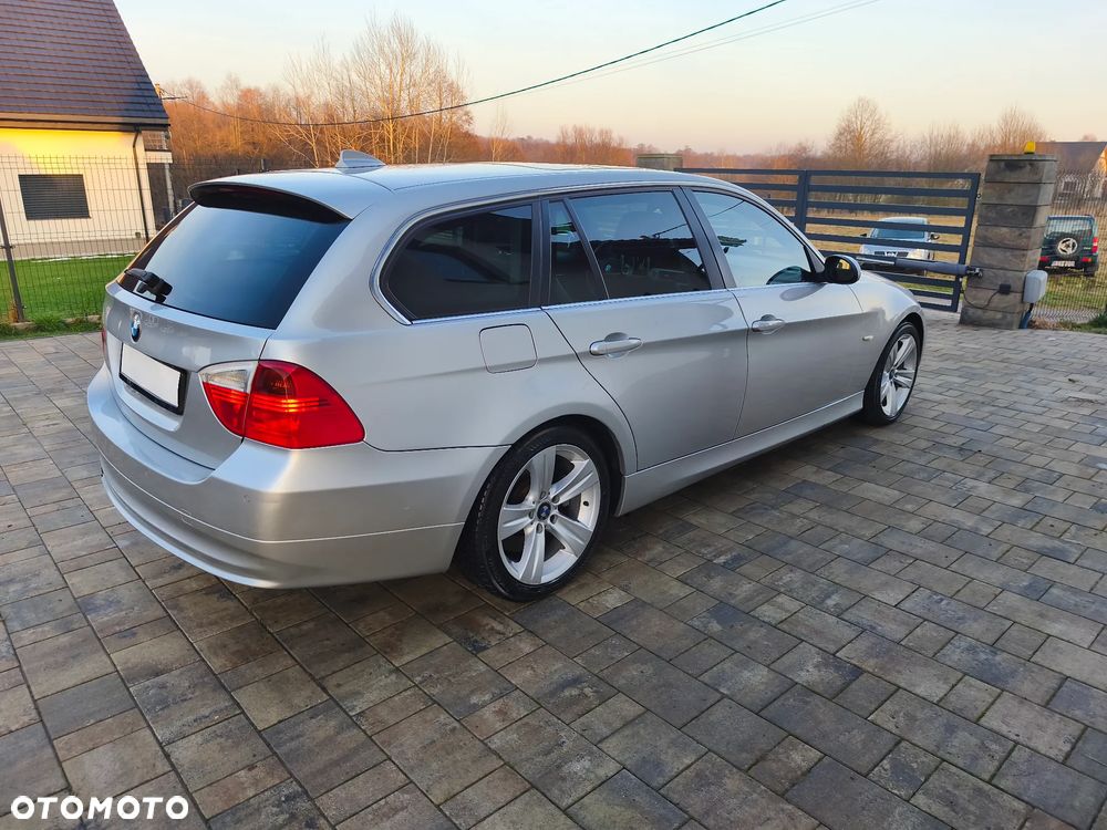 BMW Seria 3 330i - 9