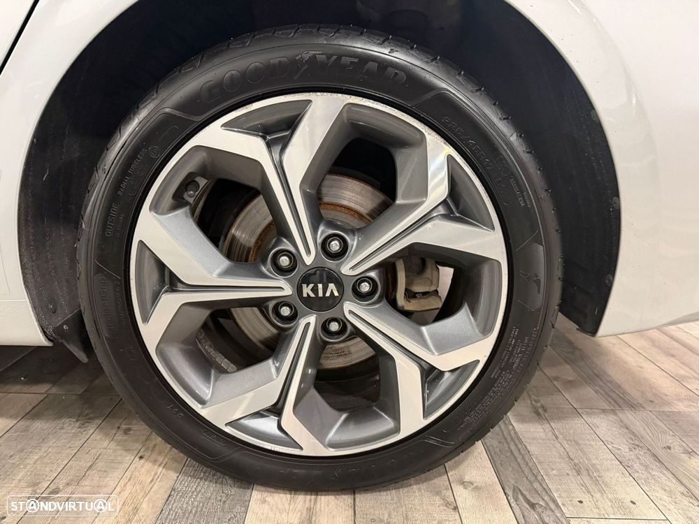 Kia Ceed SW 1.6 CRDi MHEV Drive+SRF - 22