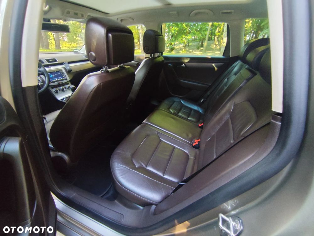 Volkswagen Passat 2.0 TDI DPF BlueMotion Technology Highline - 36