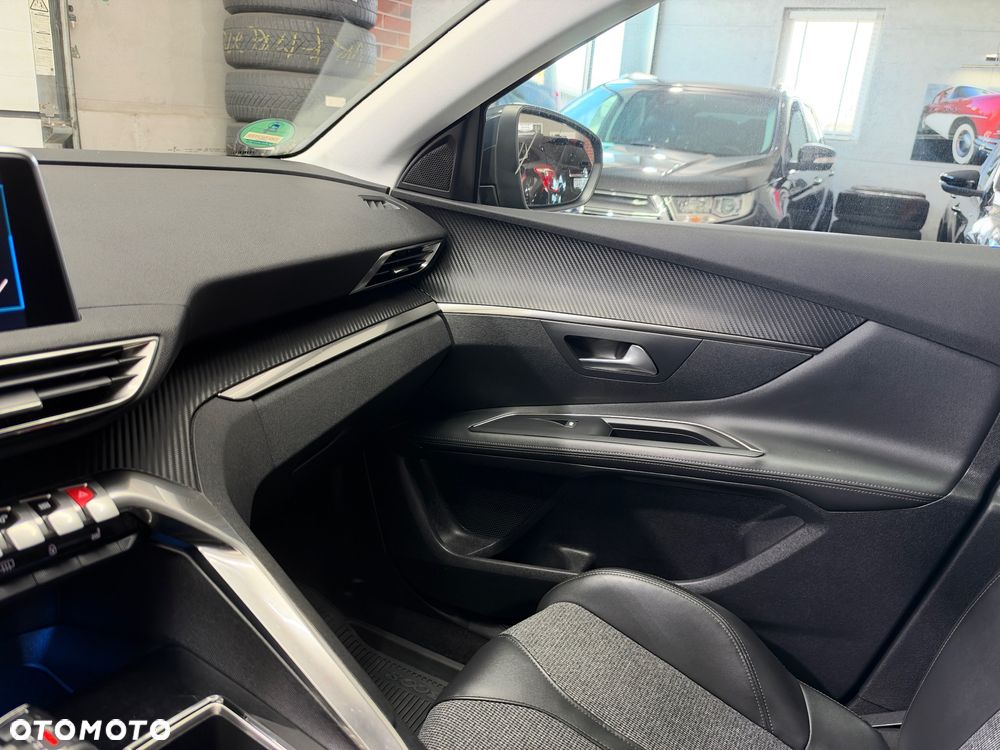 Peugeot 3008 BlueHDi 130 Stop & Start EAT8 Allure - 26