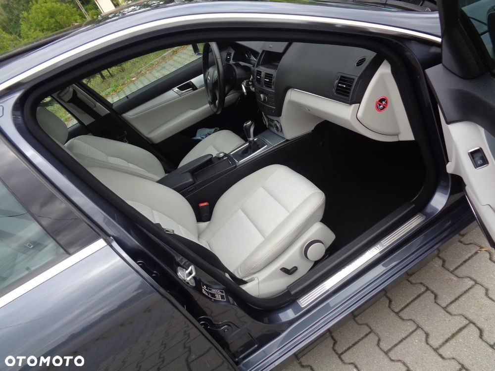 Mercedes-Benz Klasa C 180 CGI BlueEff Avantgarde - 6