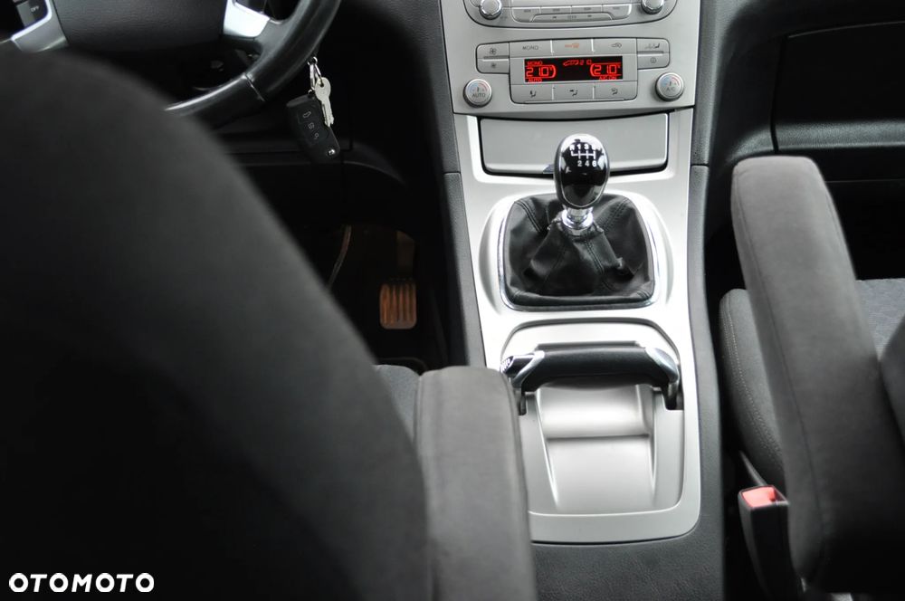 Ford Galaxy 2.0 TDCi Ghia - 24