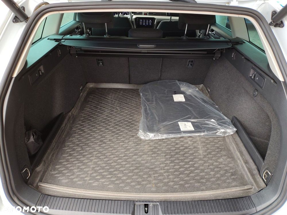 Volkswagen Passat - 13