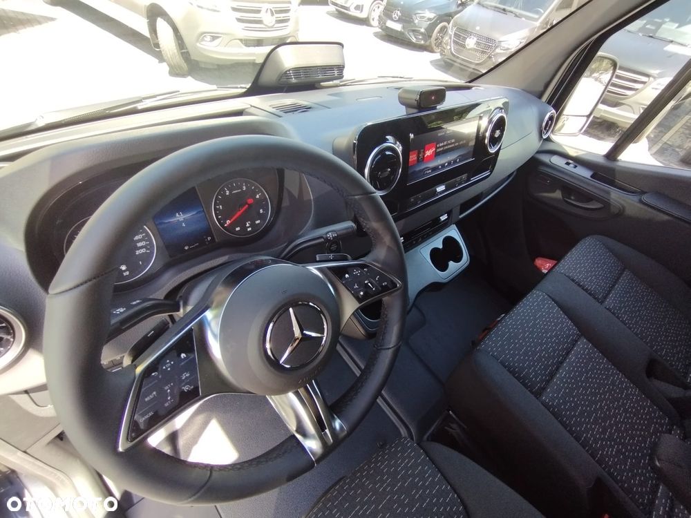 Mercedes-Benz Sprinter 319 Extra Long - 8