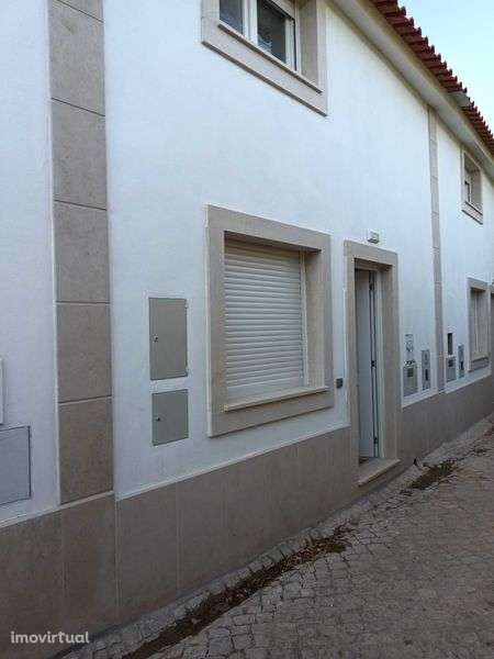 Arrenda-se vivenda T2 mobilada na quinta D. João - Grande imagem: 2/11