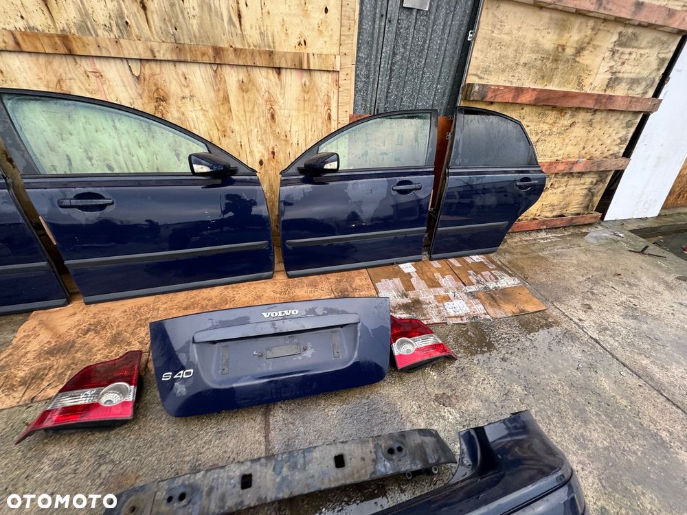 Volvo s40 v50 drzwi  v50 przednie tylne tył prawe lewe 613-46 niebieskie granatowe sedan klapa tył tylnia lampa tył prawą lewa belka tylnia zderzak tył tylni błotnik prawy lewy lampy przednie prawa lewa przód tył belka wzmocnienie czołowe pas przedni chłodnice maska zderzak przód przedni niebieski - 13