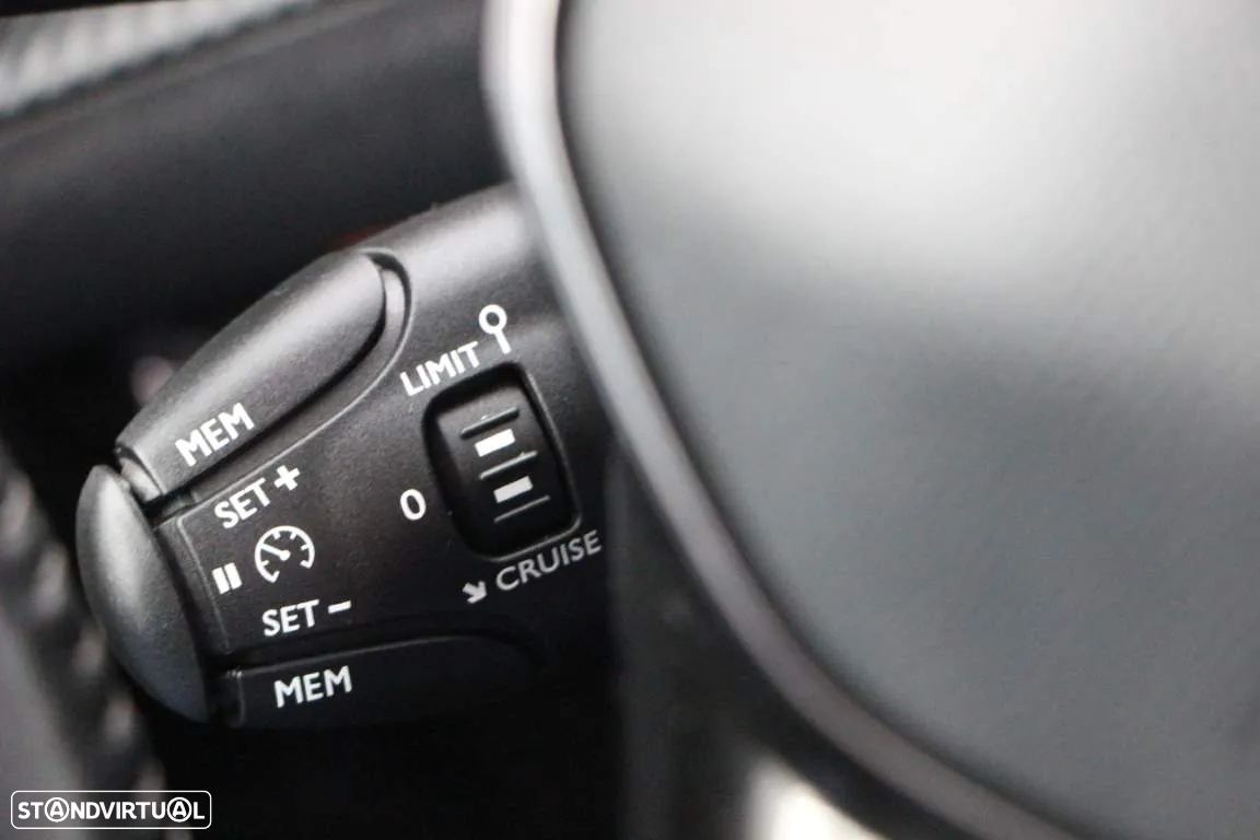 Peugeot 2008 1.5 BlueHDi Allure - 11