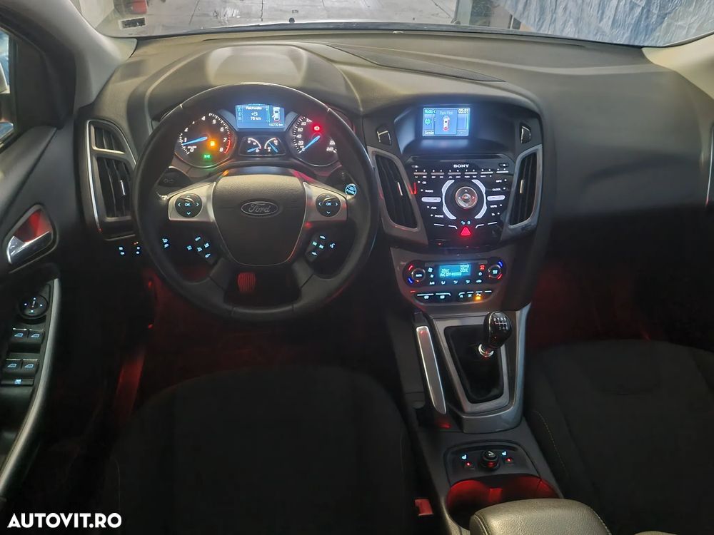 Ford Focus Turnier 1.6 EcoBoost Start-Stopp-System Champions Edition - 12