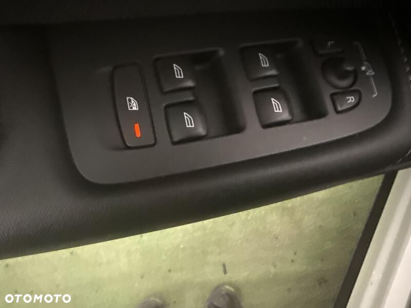 Volvo XC 60 B4 B R-Design - 12