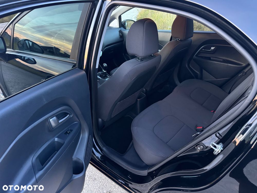 Kia Rio 1.4 Dream Team Edition - 21