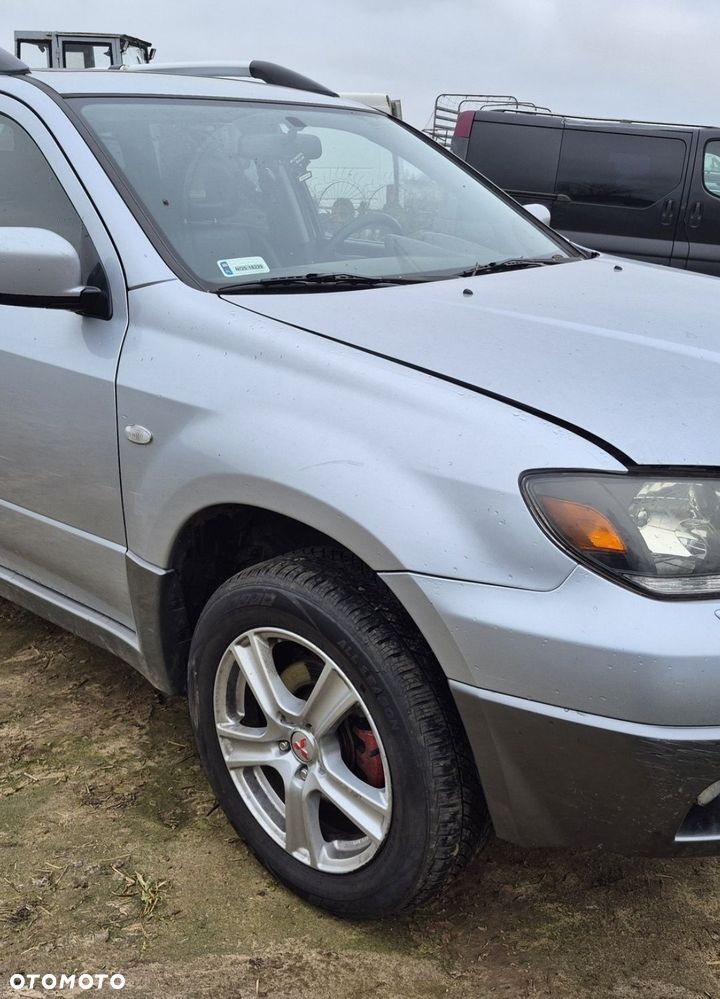 Błotnik mitsubishi Outlander I prawy kolor a31 drzwi zderzak lampa