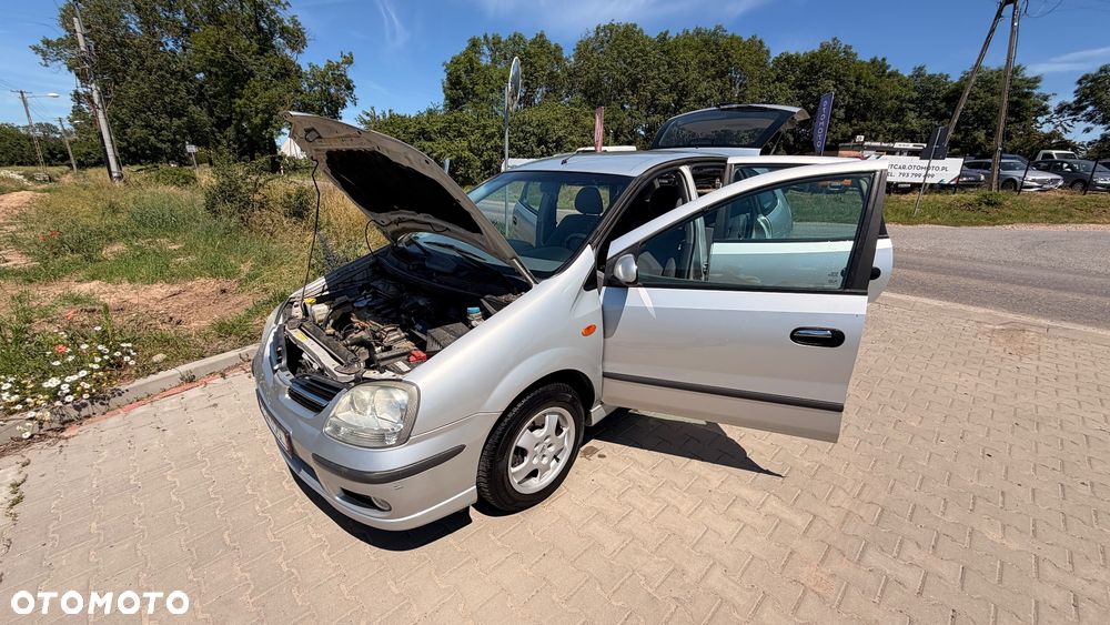 Nissan Almera Tino - 1