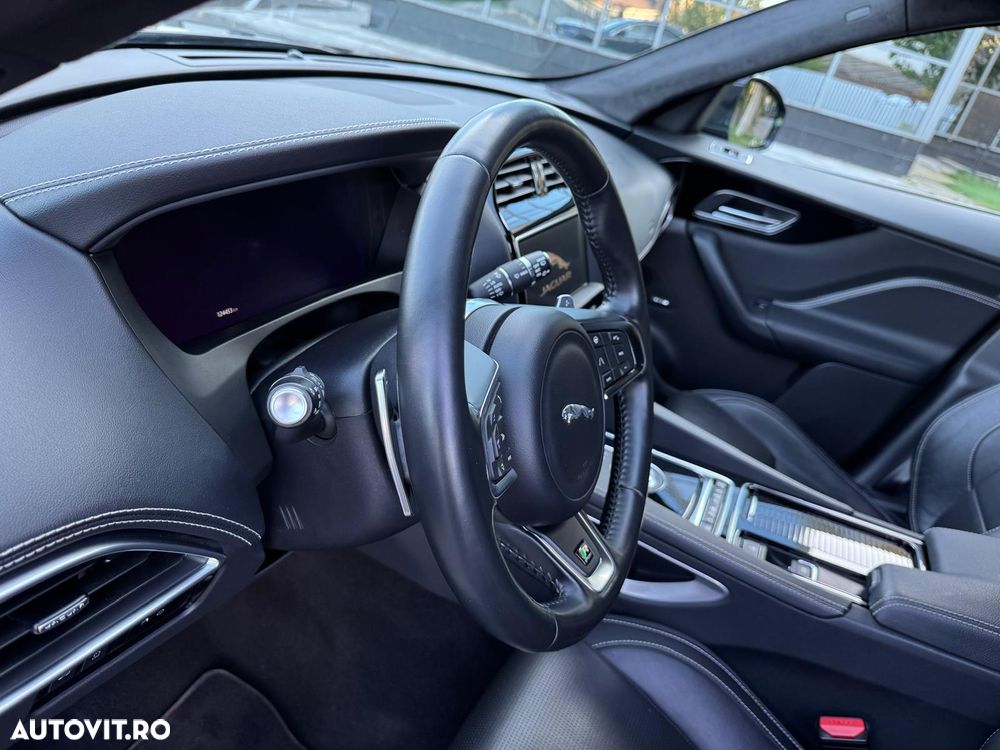 Jaguar F-Pace 25t AWD R-Sport - 27