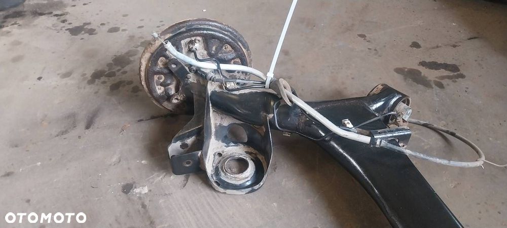 BELKA OŚ ZAWIESZENIA TYŁ BĘBNY Z ABS SKODA FABIA I HB 5D - 3