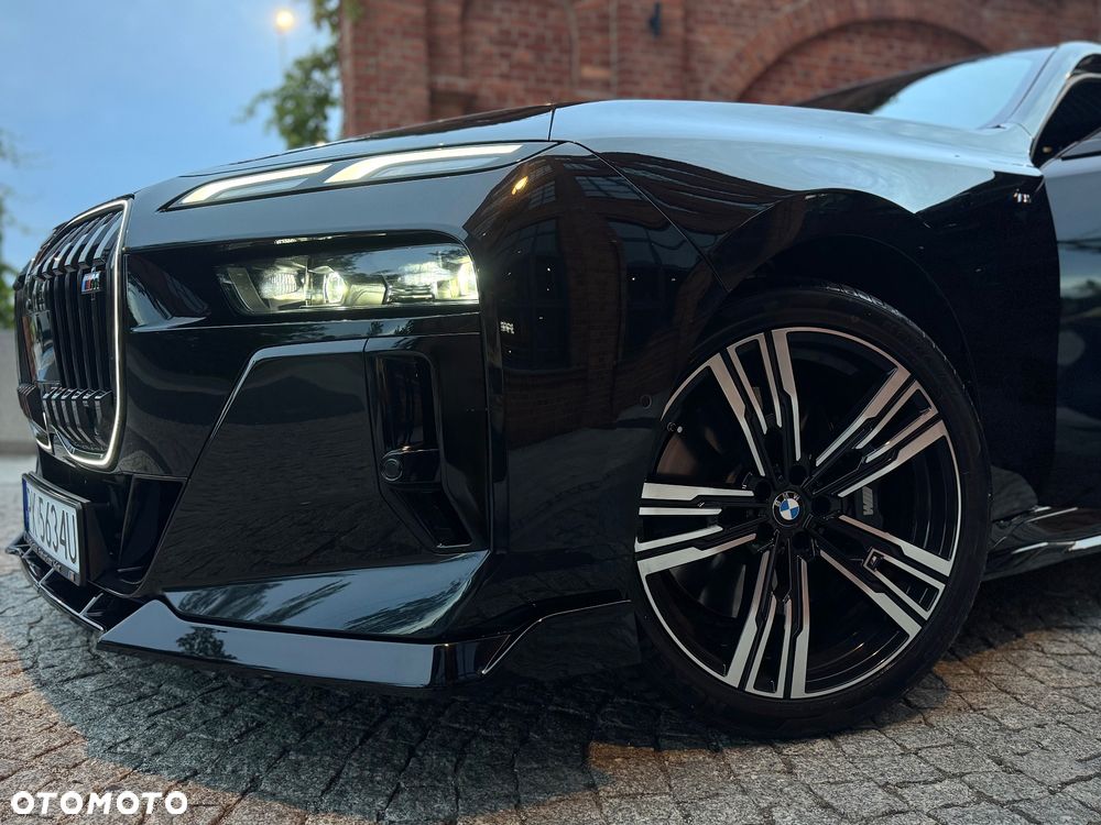 BMW Seria 7 740i - 32