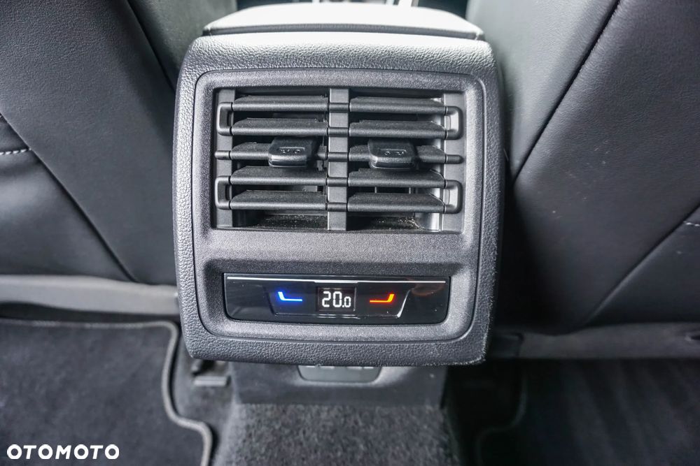 Volkswagen Golf 1.5 eTSI mHEV R-Line DSG - 28