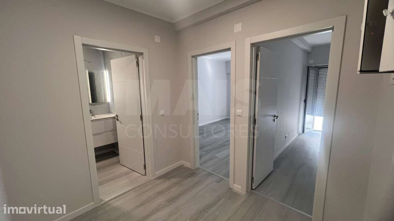 T2 Remodelado com Varanda em Oeiras - Grande imagem: 3/17