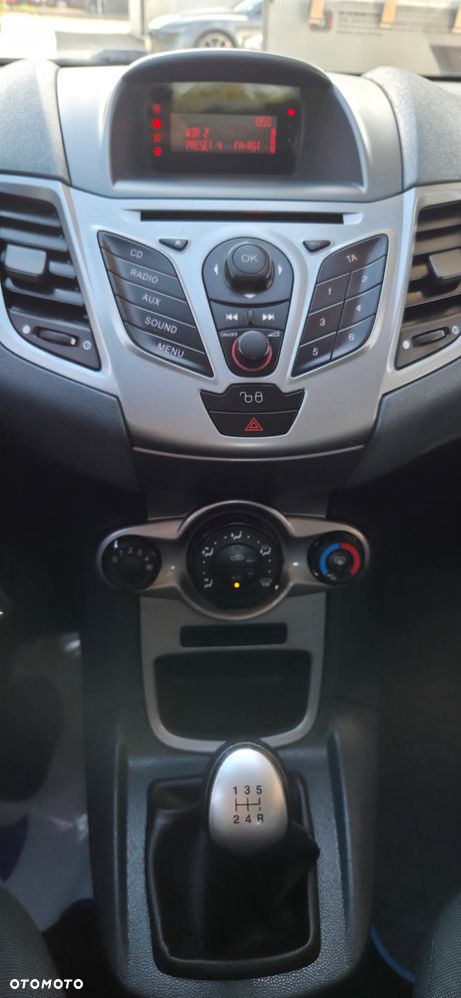 Ford Fiesta 1.25 Champions Edition - 26