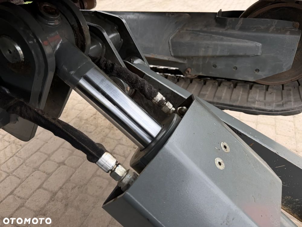 Wacker Neuson EZ53 Koparka Gąsienicowa 5,5 Tony. 2020 rok. 1772 mtg. Jak Nówka z salonu! ani deka luzów czy wycieków! Pochodzi z Gospodarstwa Norweskiego! Aktualne serwisy DEKRA BMWT 2027r. 2 łyżki. Silnik PERKINS 4 cyl. 52km. Maszyna Full wypasiona! Bogata wersja Norweska! Klima. Szybkozłącze Hydrauliczne. OKAZJA. Pełny Oryginał historia do sprawdzenia w Wacker autoryzowany! 4 sekcje Hydrauliczne. Po serwisach eksploatacyjnych. Ani Deka luzów i wycieków - 29