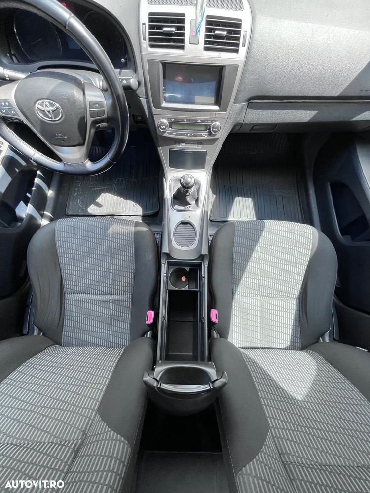 Toyota Avensis - 13
