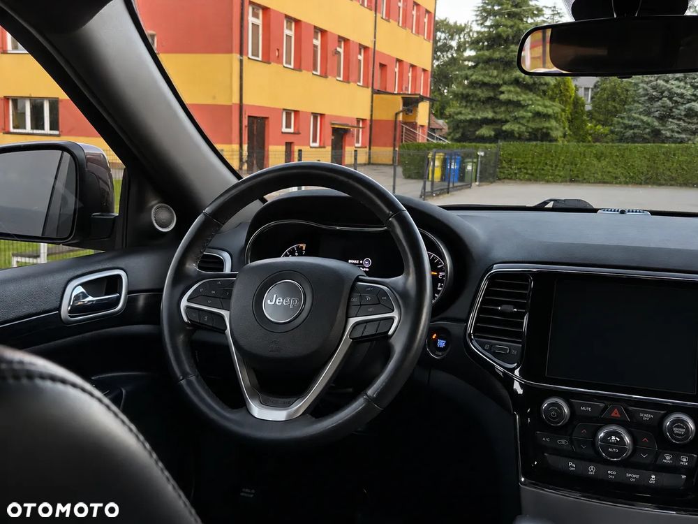Jeep Grand Cherokee - 12