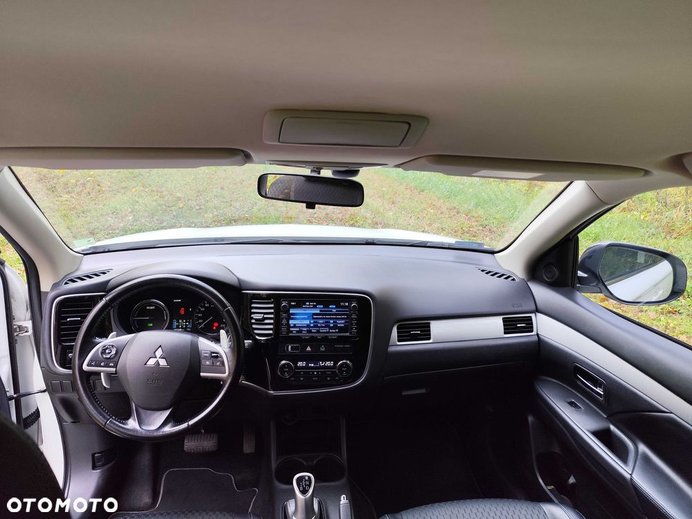 Mitsubishi Outlander - 10