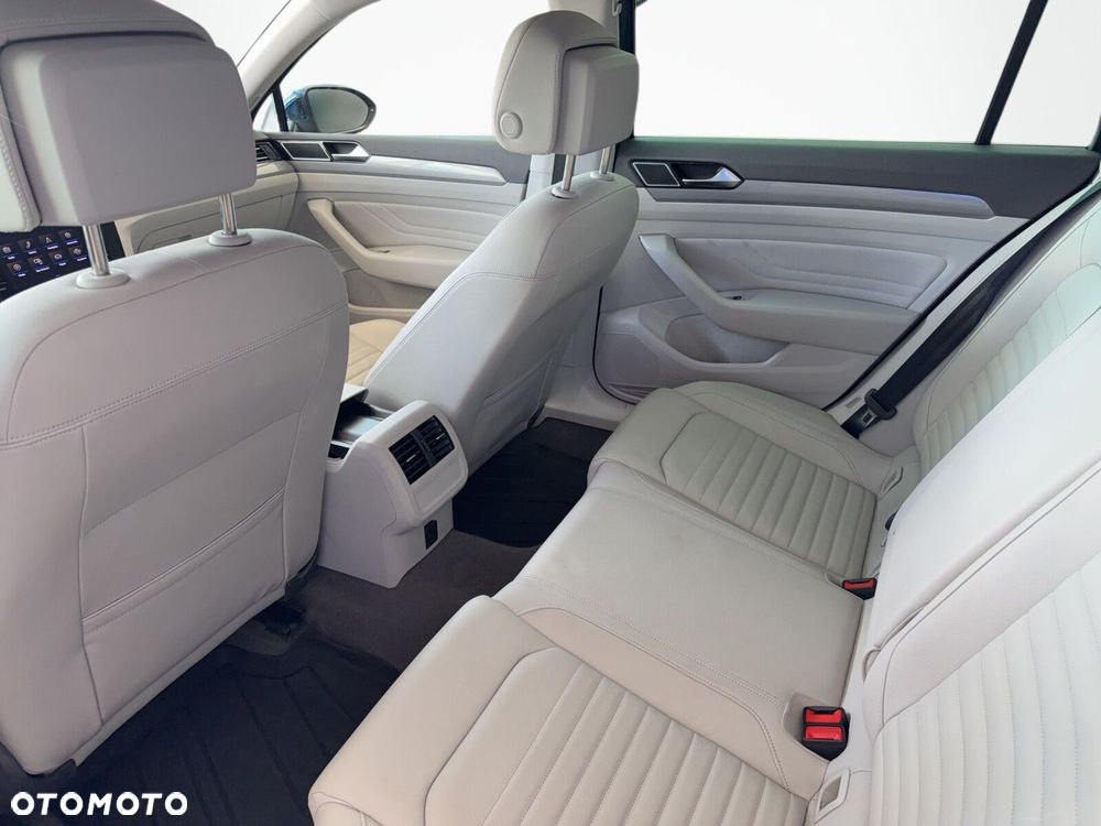 Volkswagen Passat Variant - 15