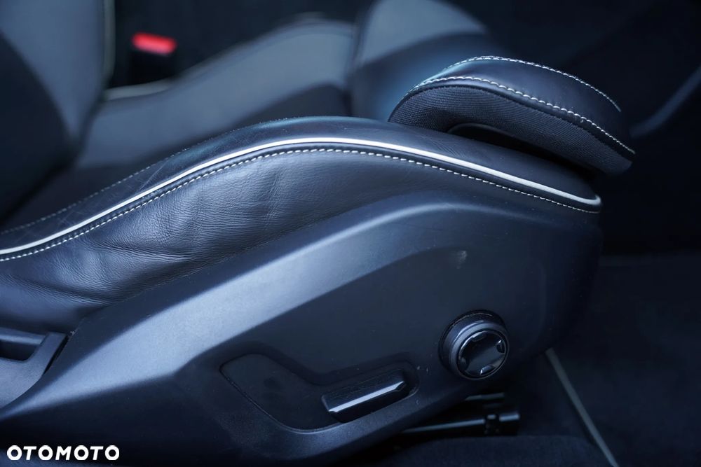 Volvo S60 T5 R-Design - 36